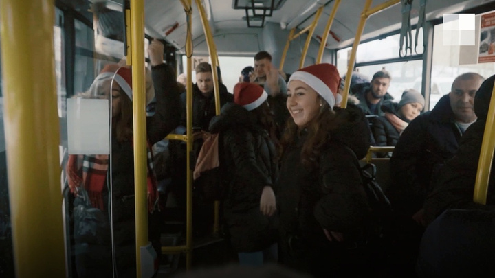 Красноярские студенты устроили танцевальный флешмоб в автобусе
