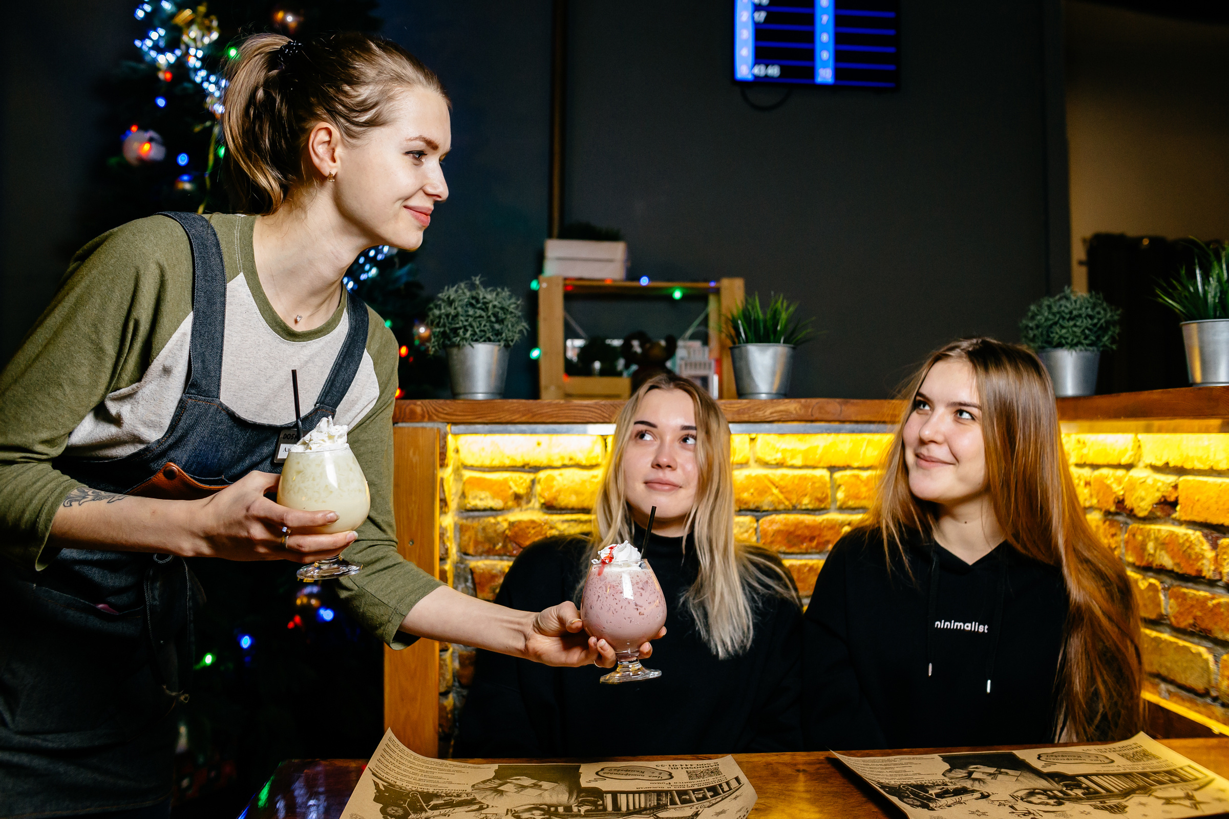 Доска знакомств. Сотрудники бара. Работники паба. Doski Кемерово. Сотрудники Noor Bar работники.