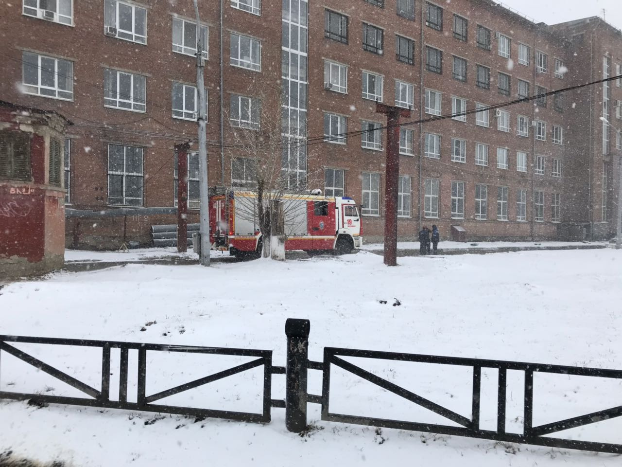 На Эльмаше из-за пожара в офисном здании погиб человек - 24 апреля 2018 - e1.ru