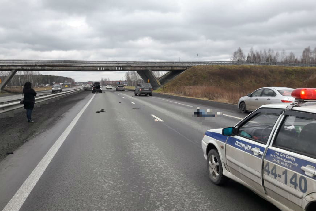 ДТП на трассе Пермь — Екатеринбург, Range Rover насмерть сбил мужчину ...