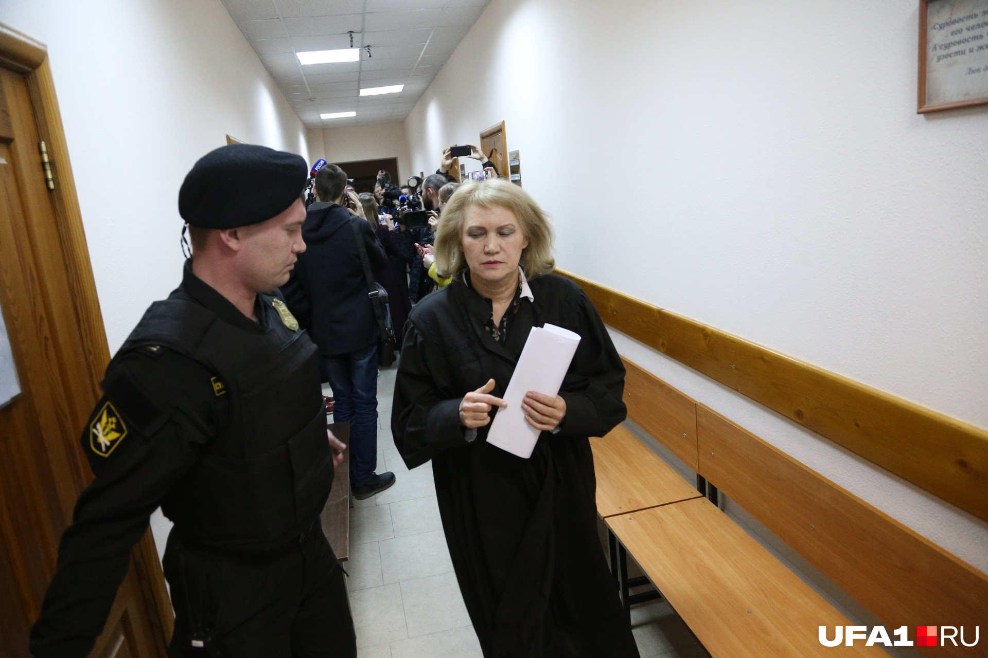 Репортаж из зала. Походун оксана анатольевна. Коридор в суде. Репортаж из зала. Из зала суда.