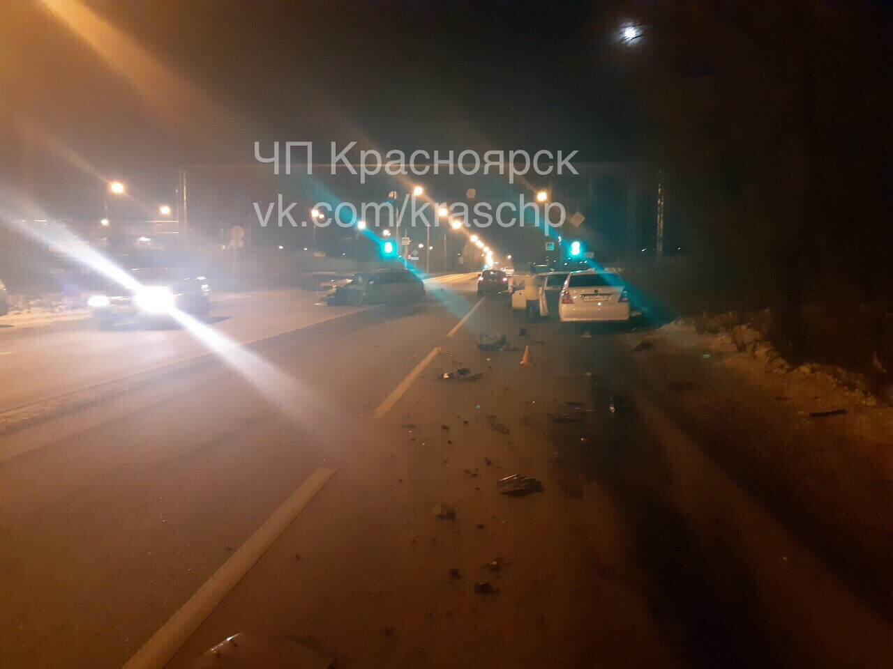 «Субару» пытался проскочить на жёлтый сигнал светофора «Субару» пытался проскочить на жёлтый сигнал светофора