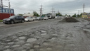 В Новосибирске дорожники отремонтировали перекрёсток, оставив после себя ямы и гору щебёнки