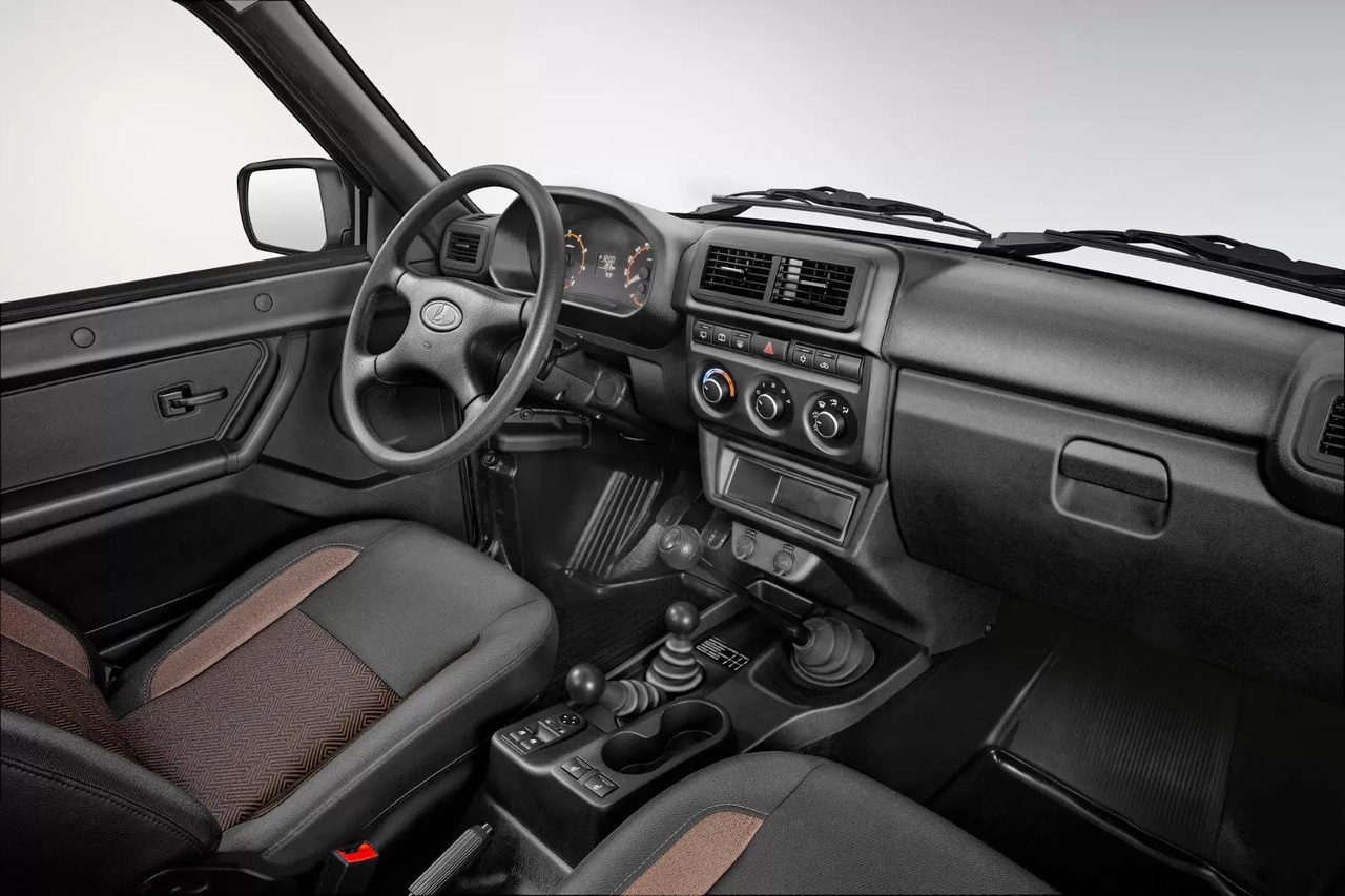 Новый салон Lada 4x4 — с крутилками вместо архаичных ползунков климатической системы, увеличенными дефлекторами и измененной приборной панелью