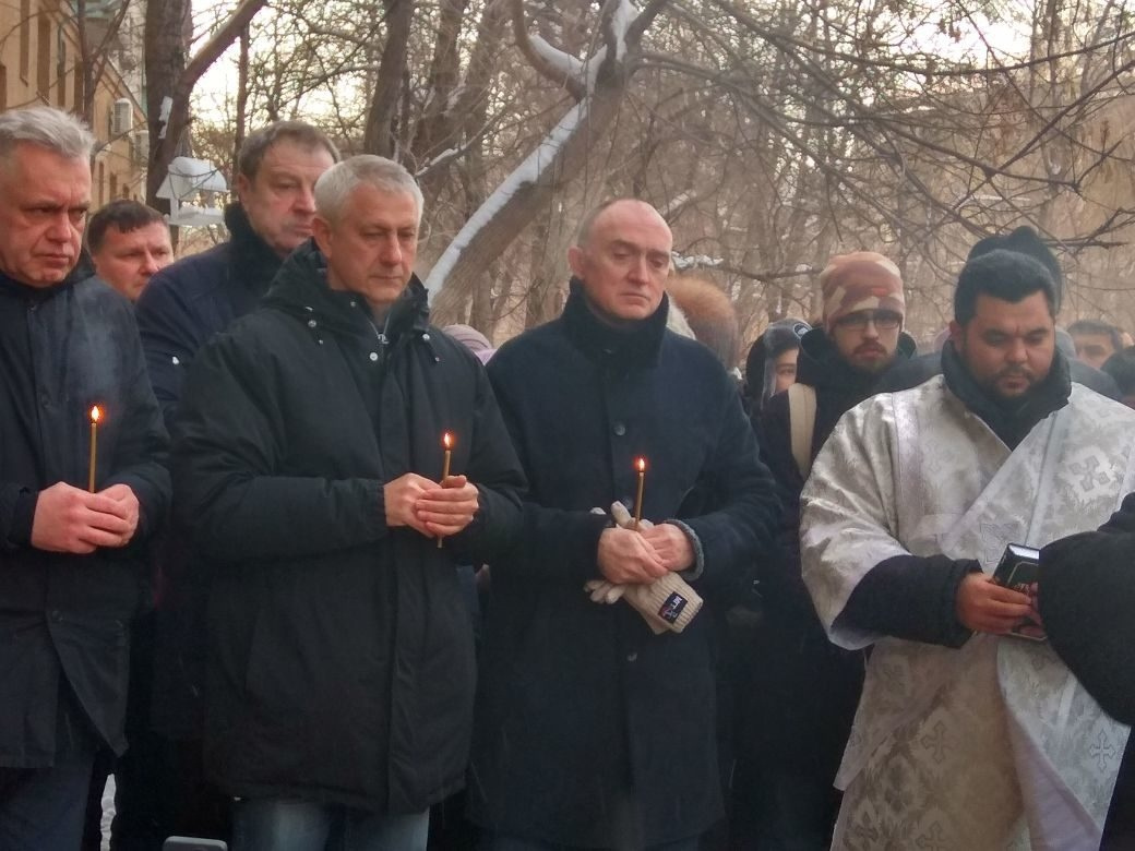 Ранее Сергей Бердников (второй слева) вместе с губернатором почтил память погибших Ранее Сергей Бердников (второй слева) вместе с губернатором почтил память погибших