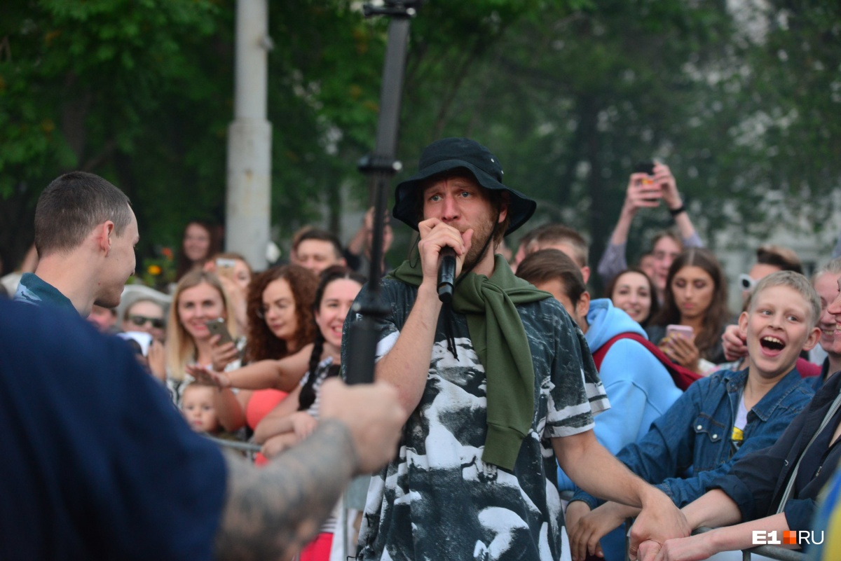 В прошлом году одним из хедлайнеров фестиваля стал Иван Дорн, он пел на площадке у УрФУ (бывшего УПИ)
