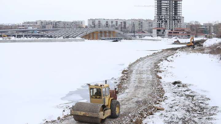 В Челябинске достроят конгресс-холл, «шагающий» через реку Миасс