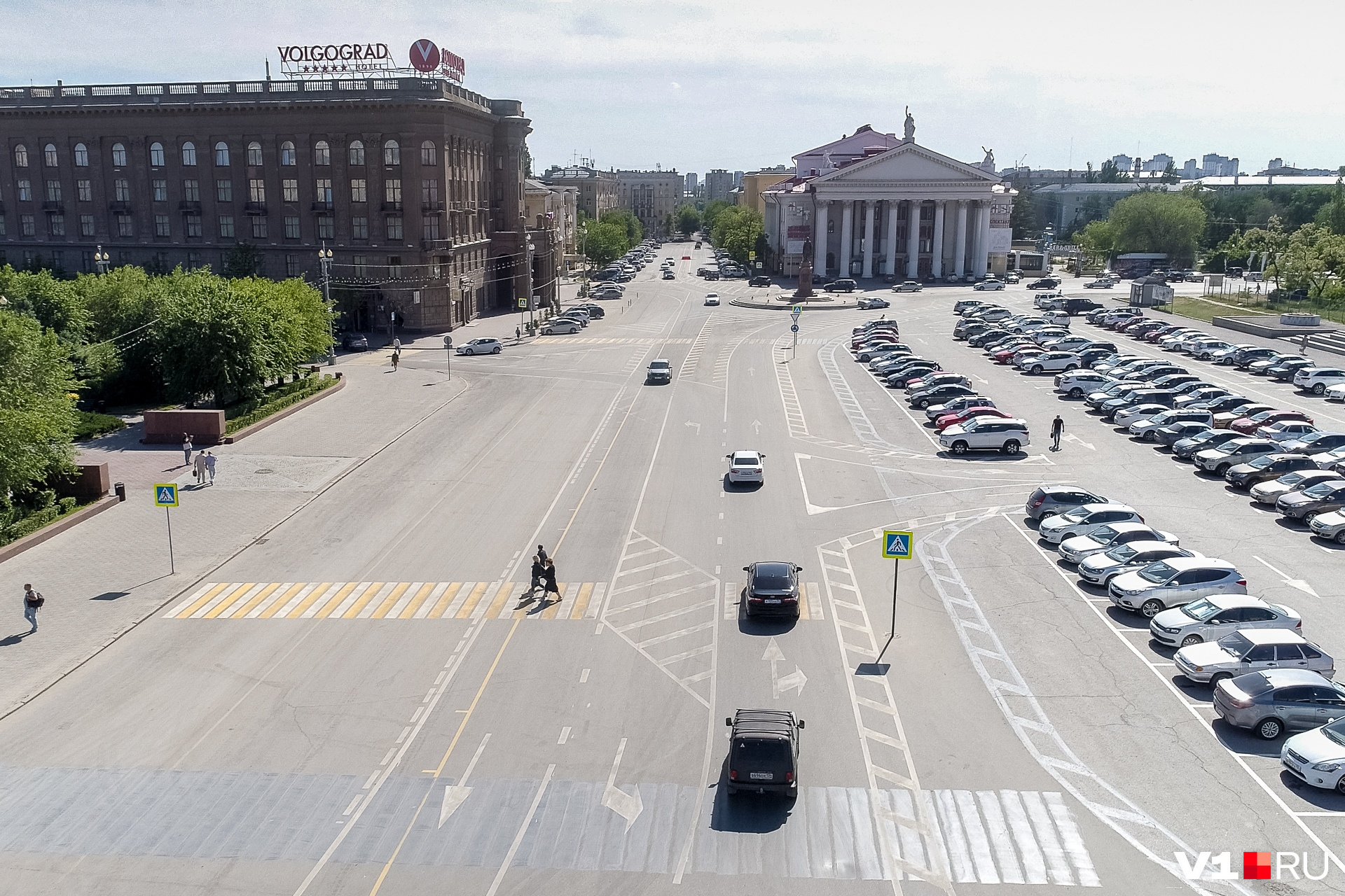 Волгоград площадь. Центральная площадь Волгограда. Волгоград площадь павших. Площадь борцов Волгоград. Площадь павших борцов.