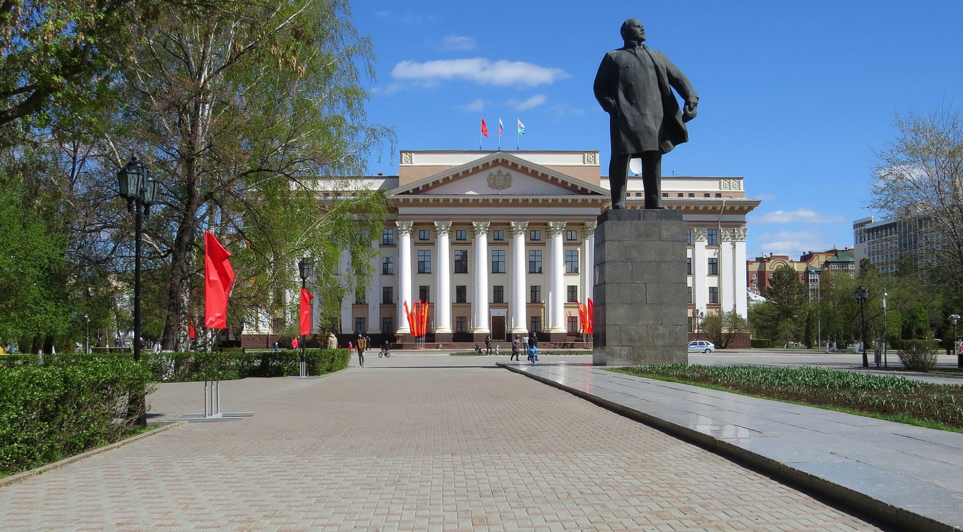 Площадь тюмени. Центральная площадь Тюмень. Площадь Ленина Тюмень. Памятник Ленину в Тюмени. Центральная площадь Тюмень памятник Ленина.