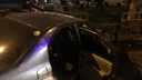 «Водитель был пьян»: на Московском шоссе легковушка влетела в ограждение около салона Porsche