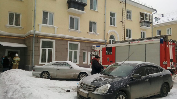В Екатеринбурге эвакуируют людей из школ, больниц и офисных зданий: онлайн «минирования» города