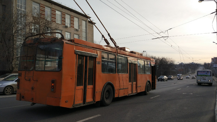 В Советском районе Нижнего Новгорода встали троллейбусы из-за обрыва проводов