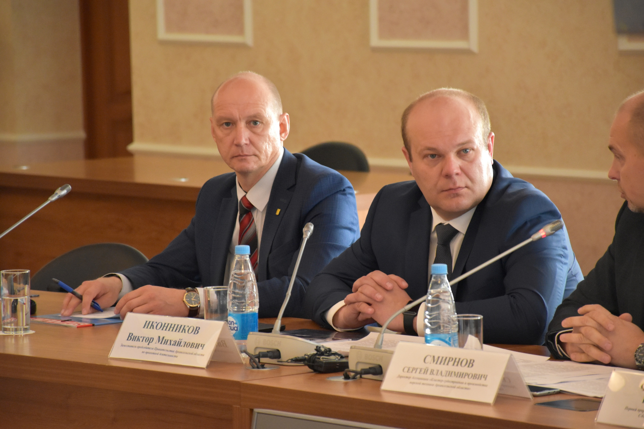 Михаил Махин, руководитель Центра кластерного развития (слева) и Виктор Иконников, заместитель председателя правительства Архангельской области по проектной деятельности (справа) Михаил Махин, руководитель Центра кластерного развития (слева) и Виктор Иконников, заместитель председателя правительства Архангельской области по проектной деятельности (справа)