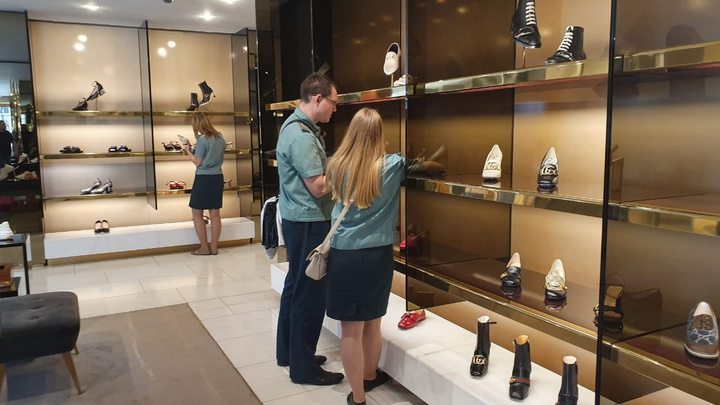 Силовики нагрянули с проверкой в элитный «Покровский пассаж», где продают Gucci и Dolce & Gabbana