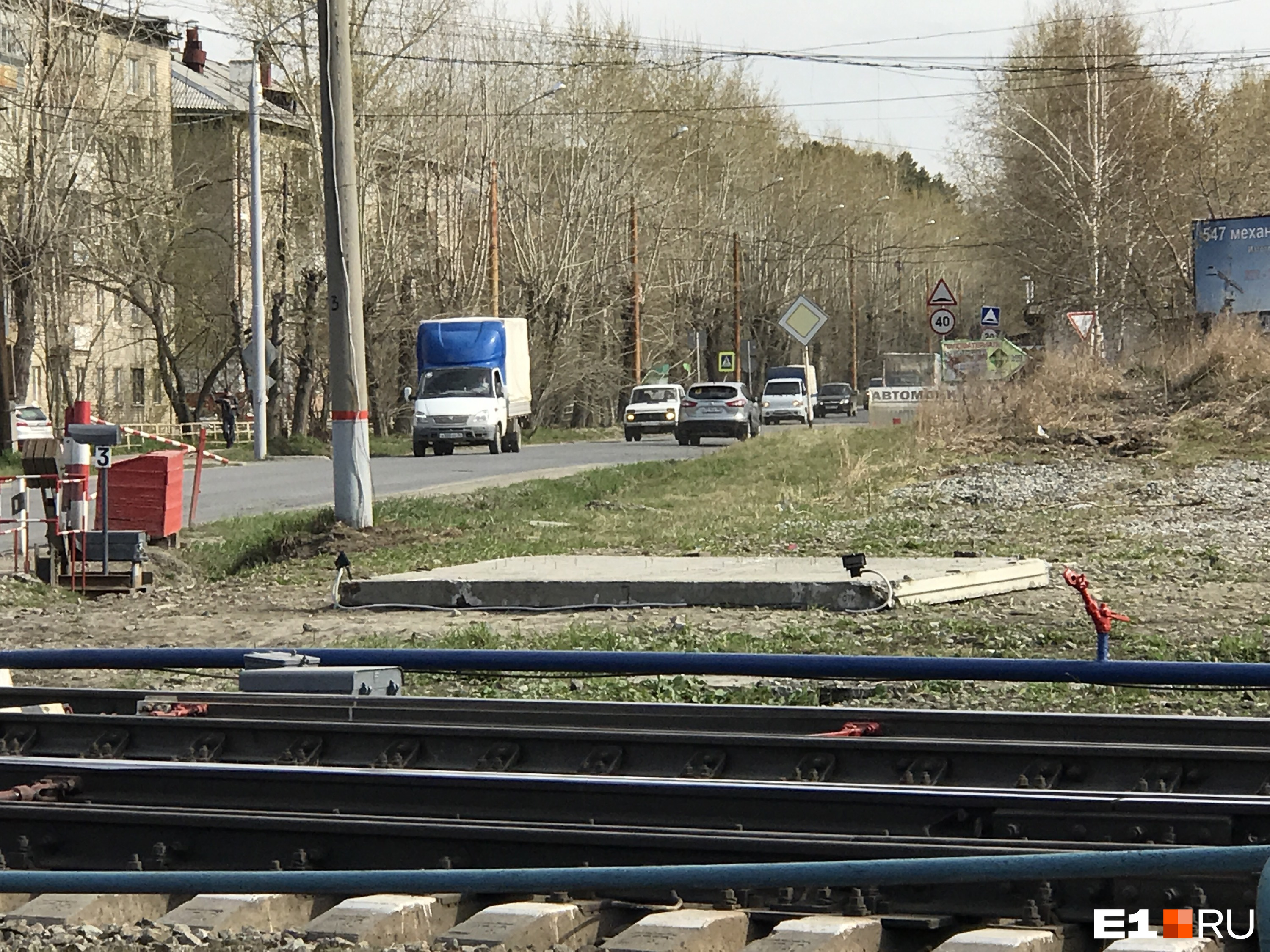 Сегодня постамент уже пустой Сегодня постамент уже пустой