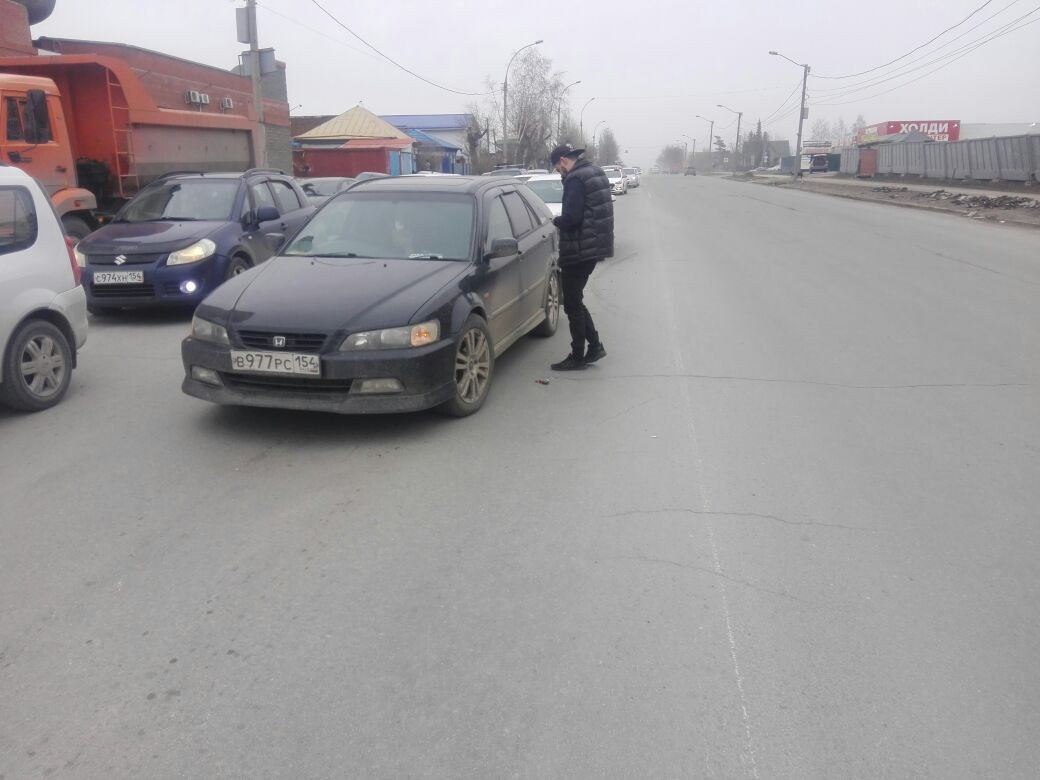 После ДТП угонщик бросил автомобиль улице Костычева и скрылся