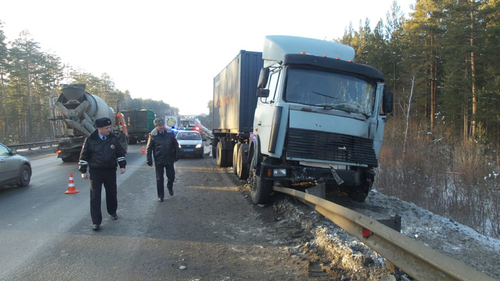 На ЕКАД произошла смертельная авария с двумя грузовиками