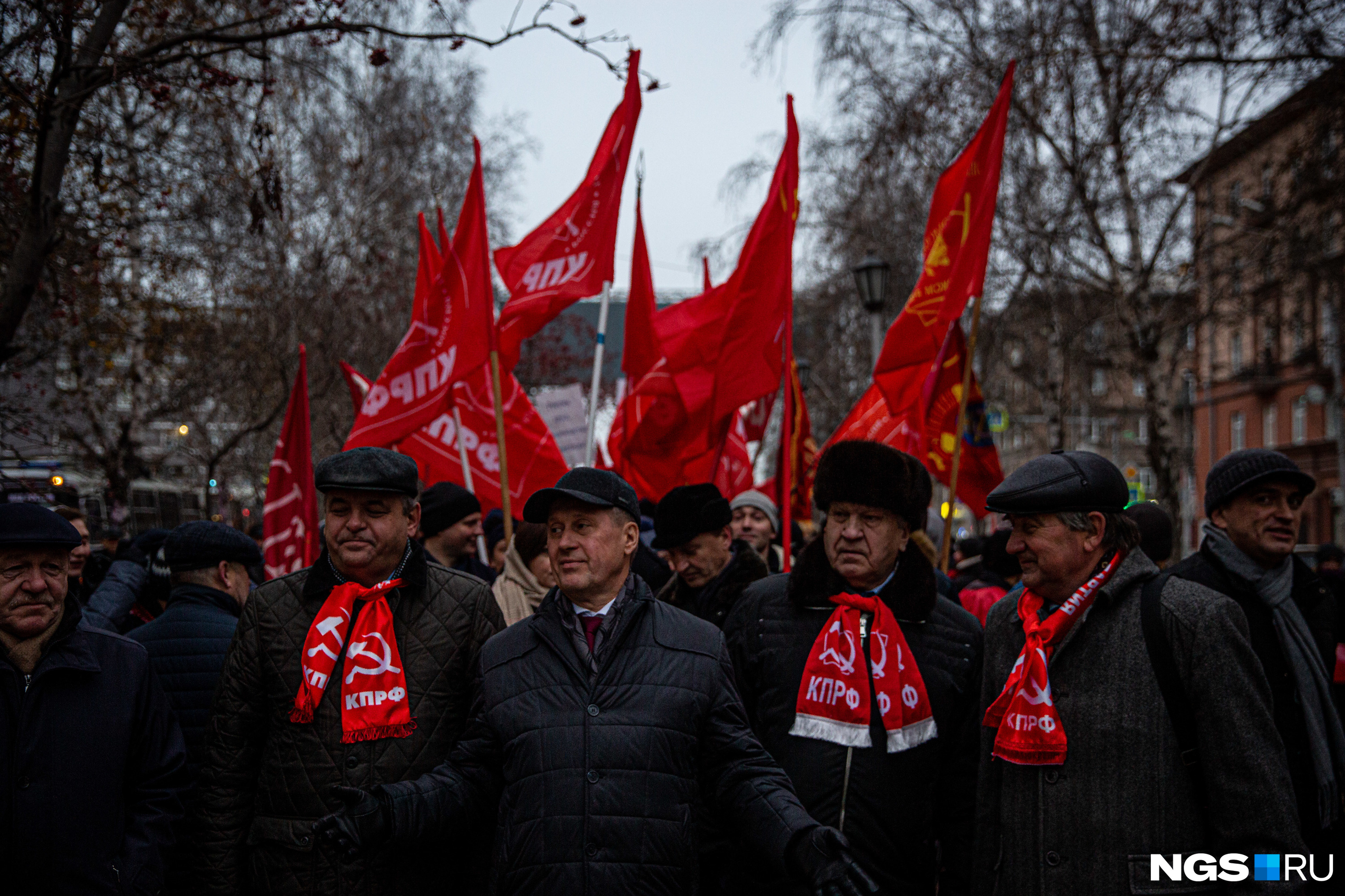 День революции 7. С днем революции. Демонстрация Новосибирск. 7 Апреля день революции. 7 Апреля день революции Кыргызстана.