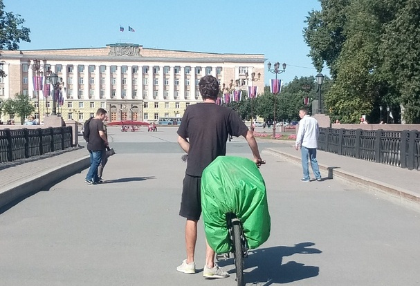 Сейчас парень думает остаться в Санкт-Петербурге