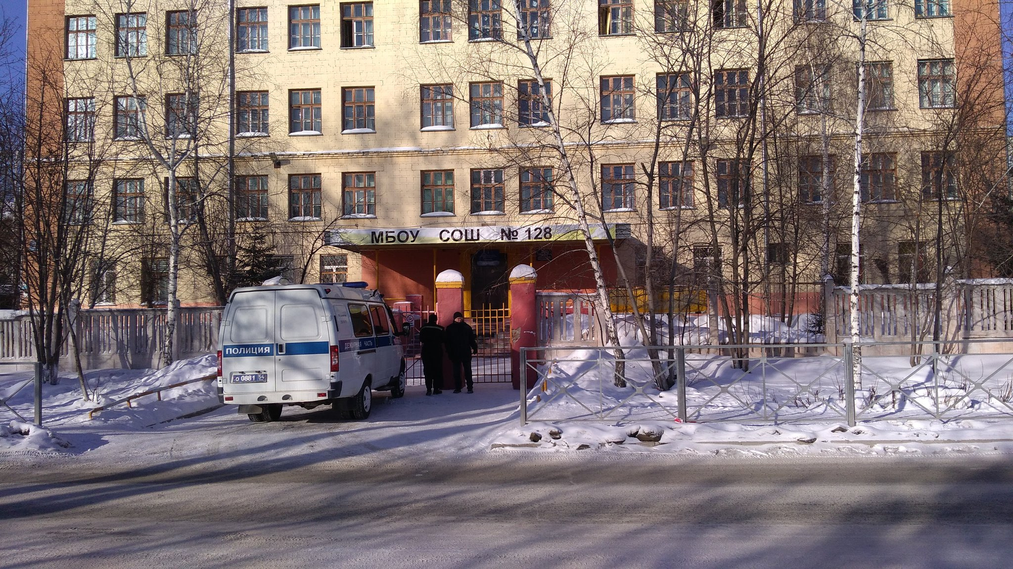 Детей из школ отправляют по домам Детей из школ отправляют по домам