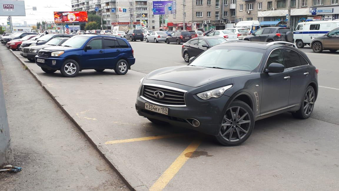 Стоянка на автобусной остановке Стоянка на автобусной остановке