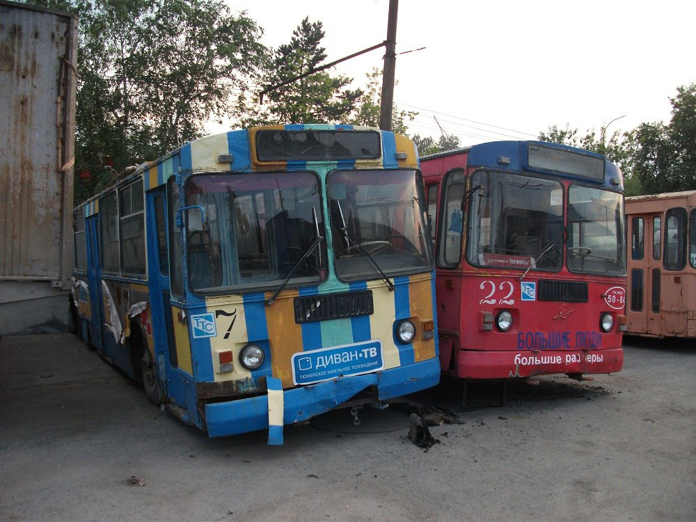 Грустные, побитые, никому не нужные, доживали в депо свои последние дни тюменские троллейбусы