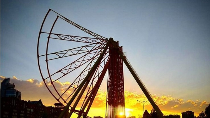 В парке «Сады мечты» в Красноярске начали строить колесо обозрения