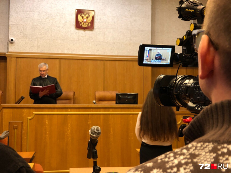 Судья Александр Тельцов оглашает приговор Судья Александр Тельцов оглашает приговор
