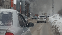 Пожар на Островского: из горящей СТО вытащили четыре газовых баллона