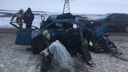 Бесформенное месиво: в Самарской области вдребезги разбились ВАЗ-21099 и эвакуатор