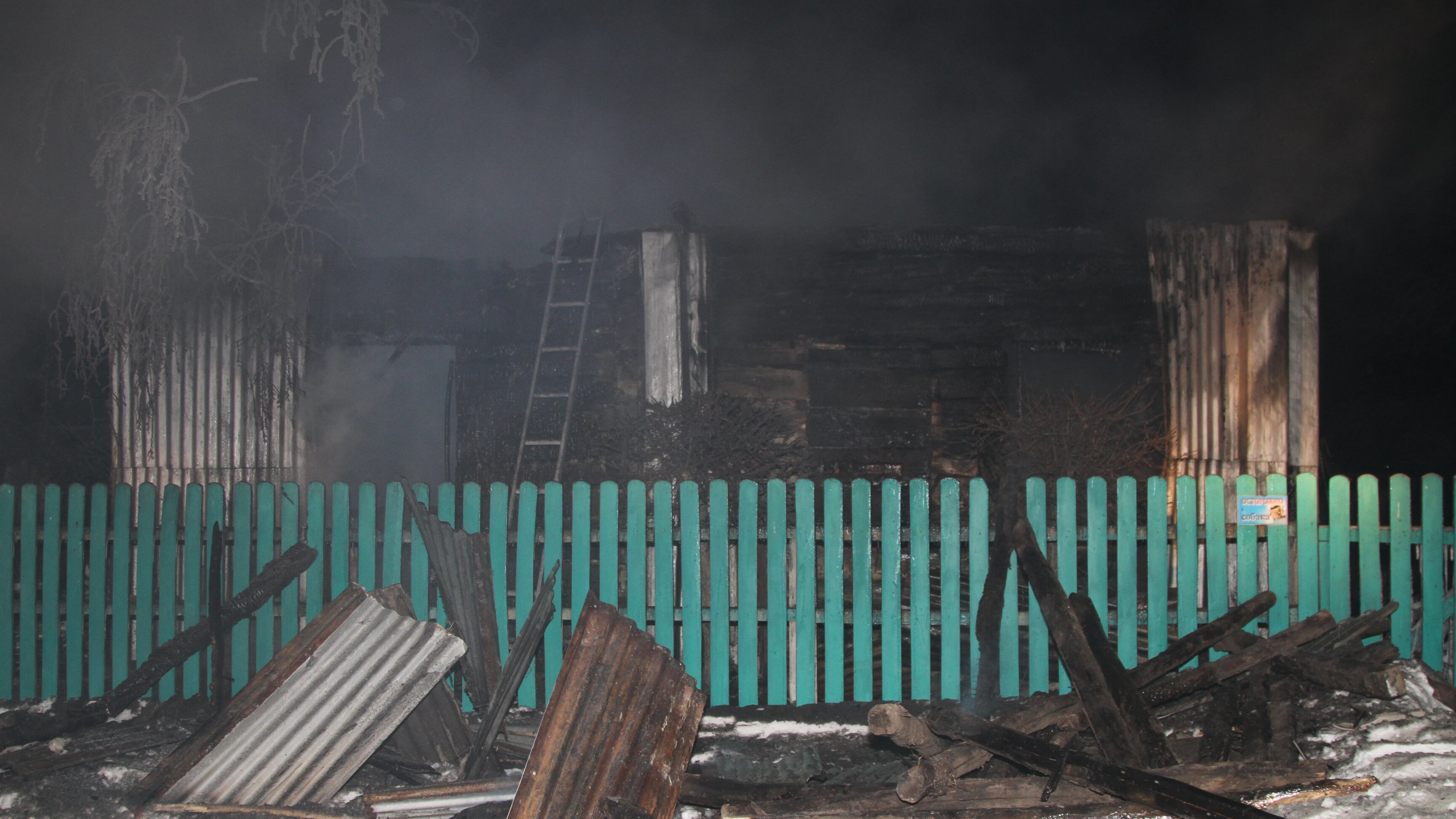 Многодетному отцу, семья которого сгорела в пожаре, дадут новое жилье