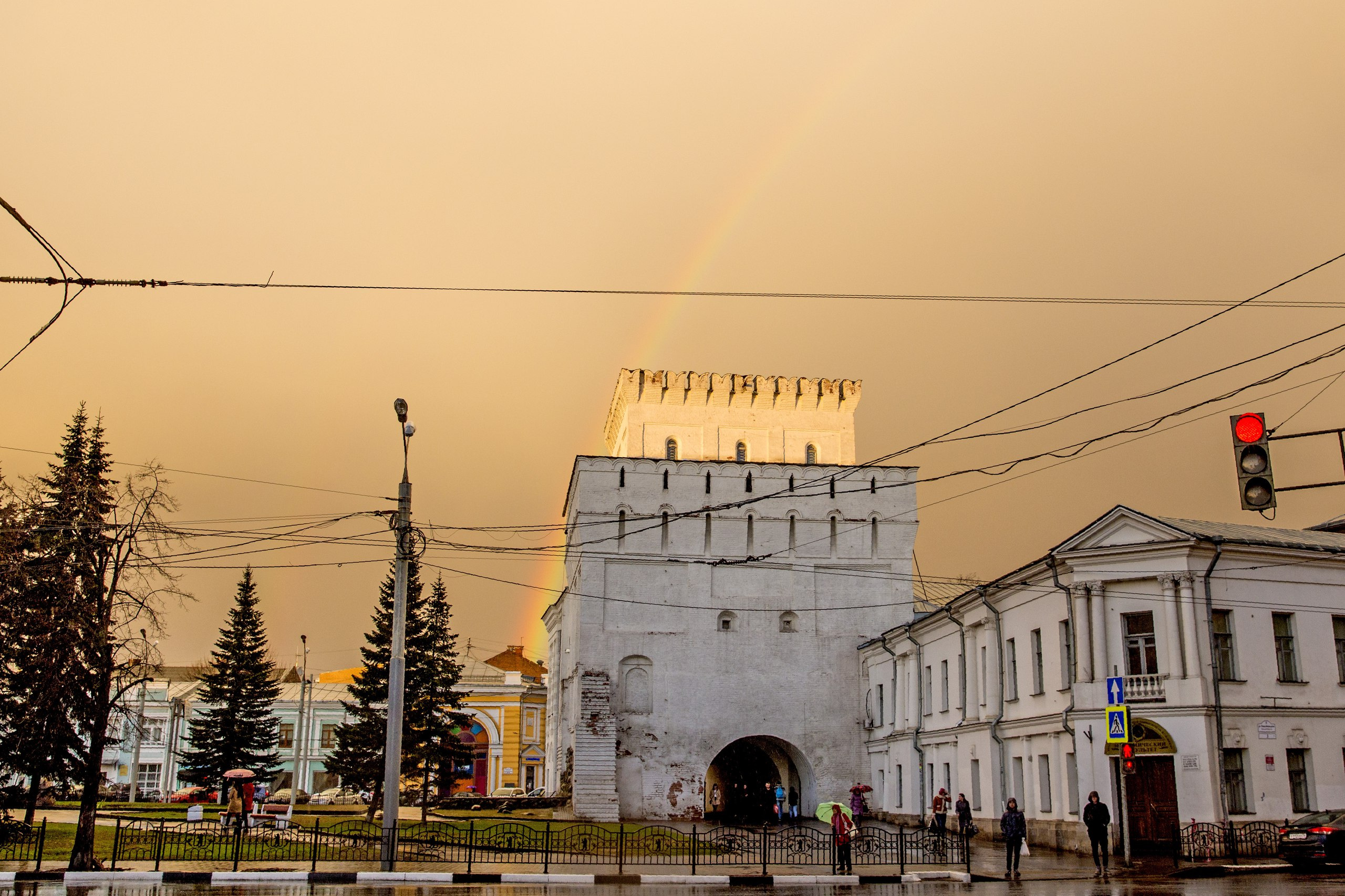 Ярославль рейтинг. Ярославль нищий город. Серый дом Ярославль как называется.