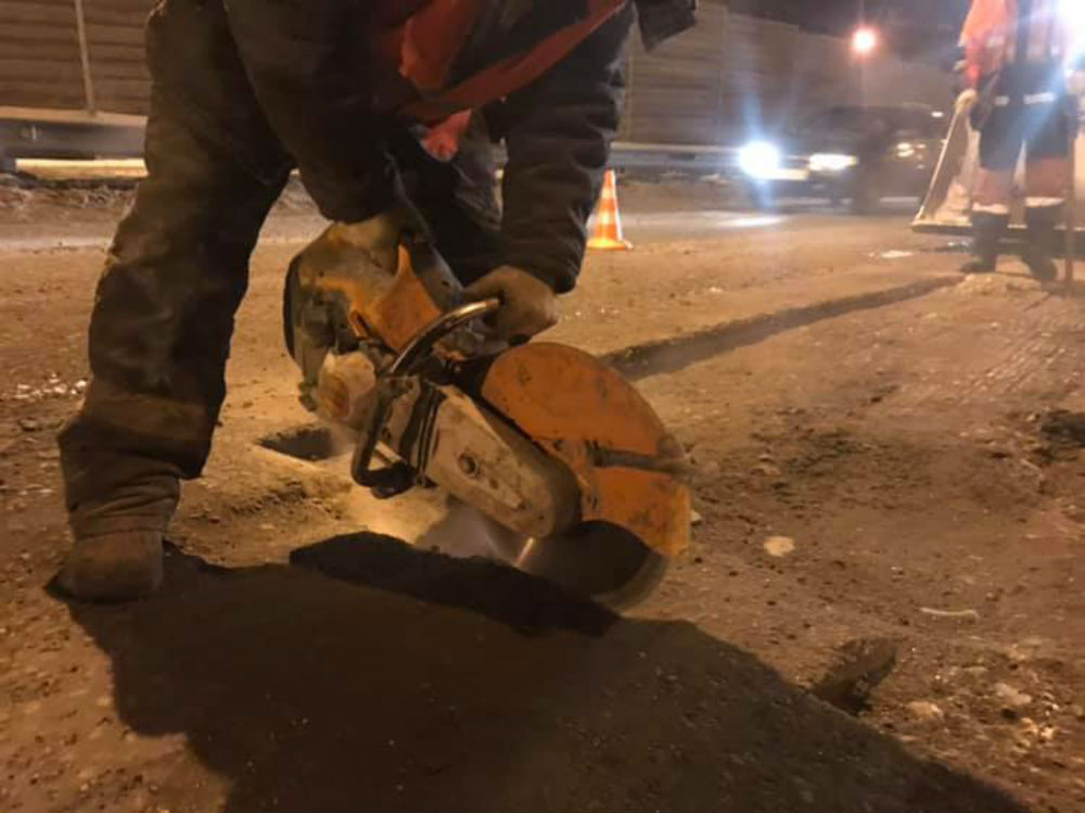 Активист насчитал на мосту восемь единиц техники Активист насчитал на мосту восемь единиц техники
