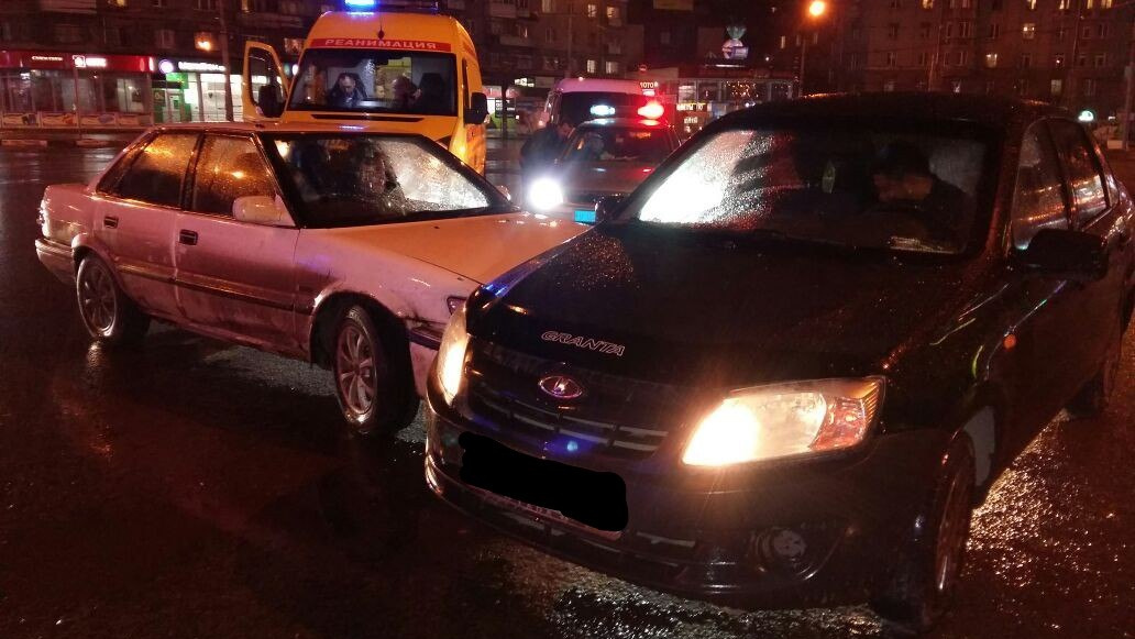 Пассажирка LADA Granta пострадала после столкновения с Toyota