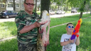 «Сын боялся подойти к рыбе»: ярославец поймал сома размером с человека