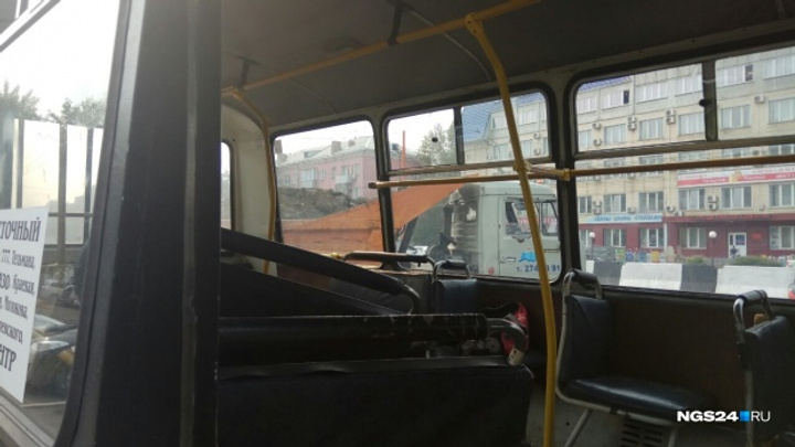 «Этот столб нас спас»: пассажирка автобуса № 20 рассказала о первых секундах в салоне после аварии