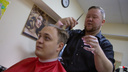 Шесть часов без остановки: челябинскому парикмахеру подтвердили новый рекорд