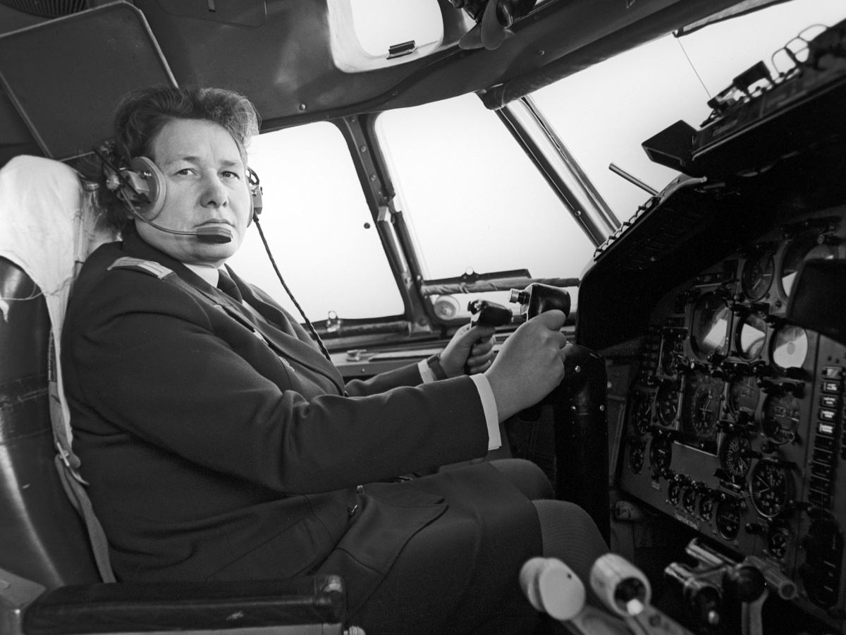 Ираида Вертипрахова — первая женщина-пилот. Руководила в том числе женским экипажем 