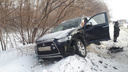 «Форд» выбросило на встречную полосу на Толмачёвской: одну пострадавшую увезли на скорой