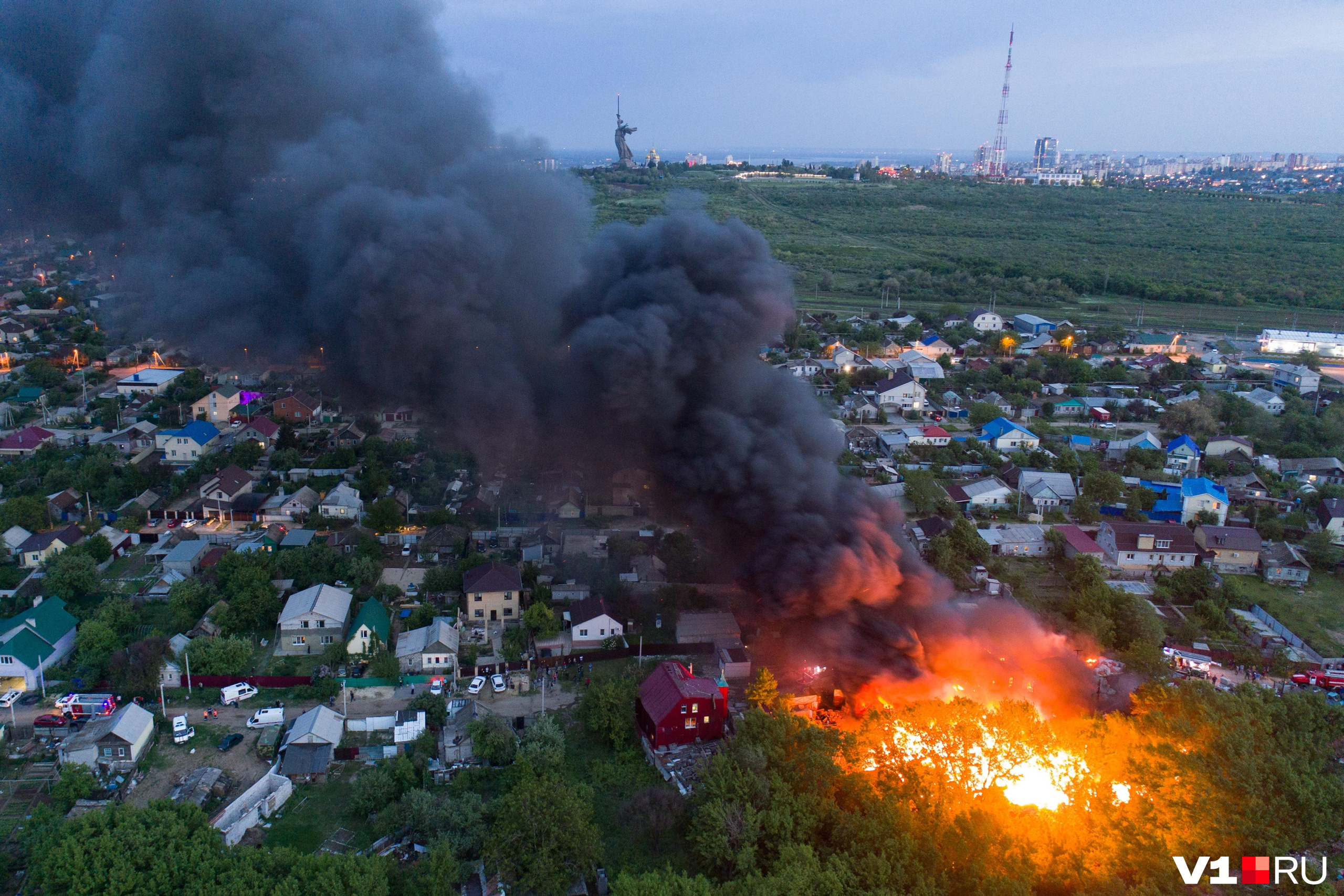 Пожары в больших городах. Пожар в Волгограде. Пожар в Волгограде сегодня. Пожар в Волгограде вчера. Самый большой пожар в Кургане.