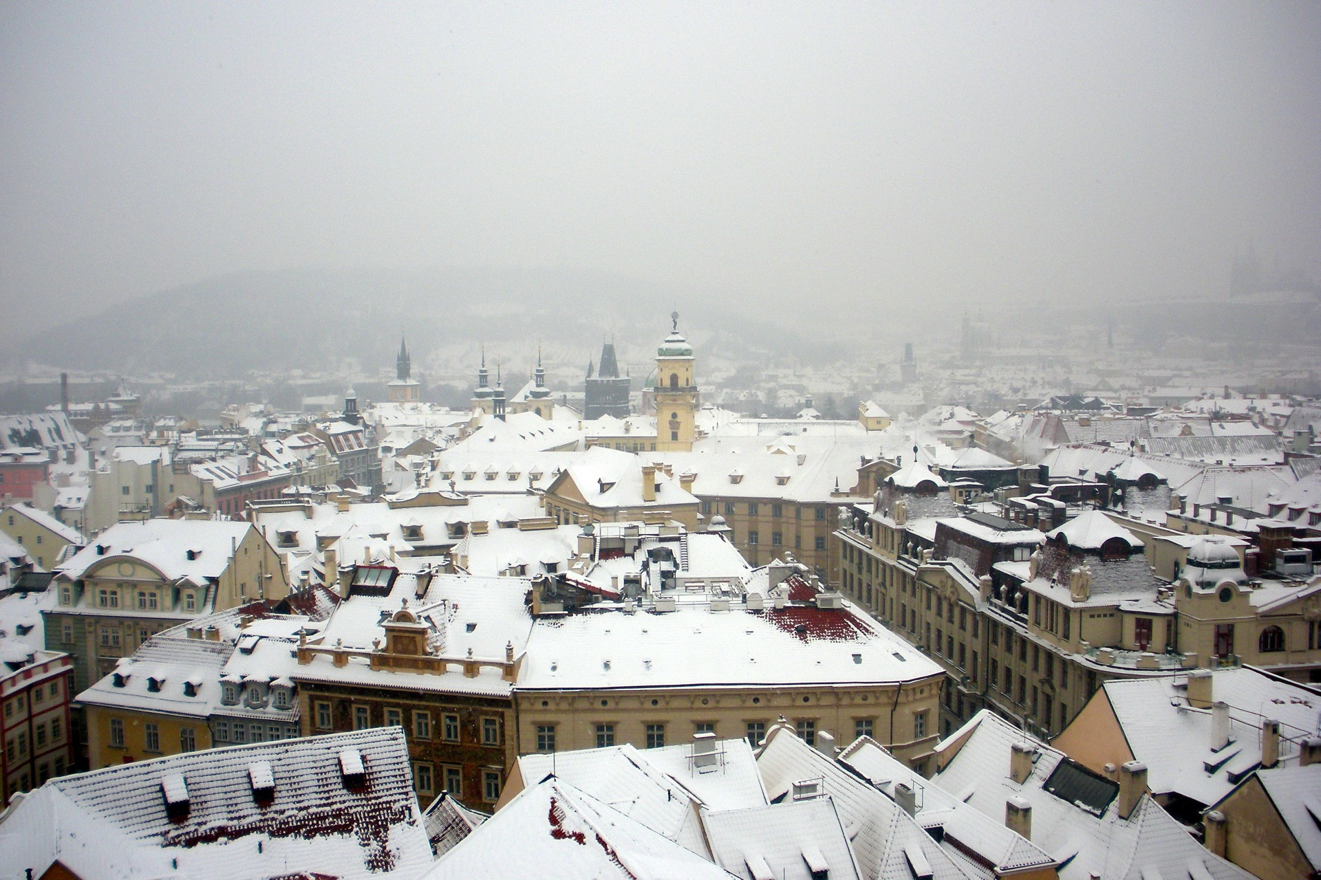 Прага, как и наш Санкт-Петербург, прекрасна в любую погоду