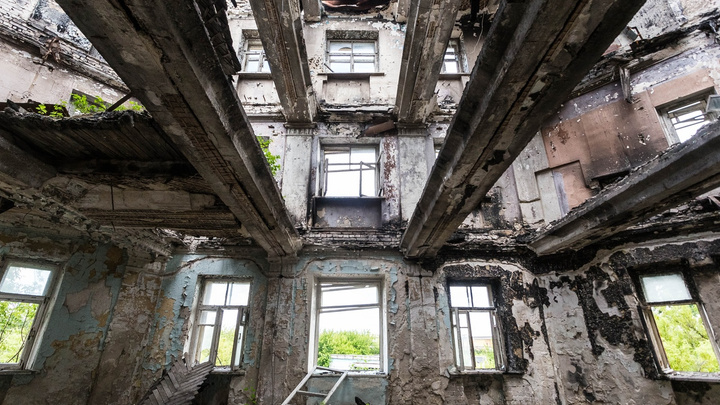 10 атмосферных кадров из заброшенной гостиницы «Капролактам» в Дзержинске