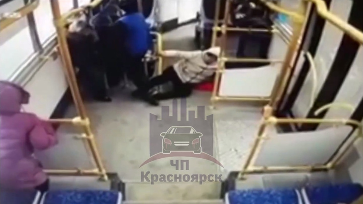 Женщина получила травмы при резком торможении автобуса на Мирошниченко. Момент записали камеры