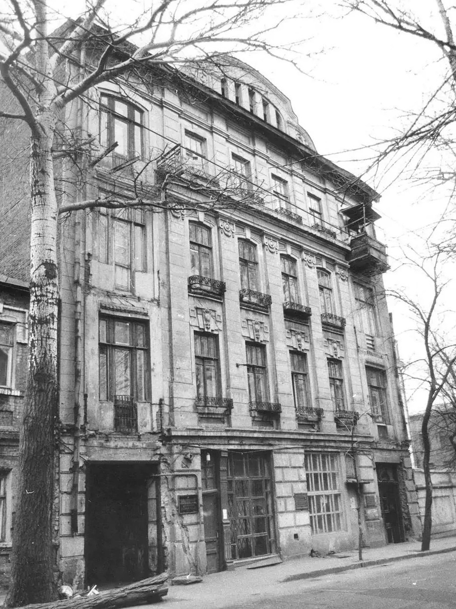 Часть домовладения, выходившая на Темерницкую, в 1990-х Часть домовладения, выходившая на Темерницкую, в 1990-х