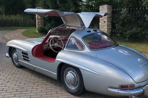 Вершина пищевой цепочки — Mercedes-Benz 300 SL по прозвищу Gullwing (крыло чайки) Вершина пищевой цепочки — Mercedes-Benz 300 SL по прозвищу Gullwing (крыло чайки)