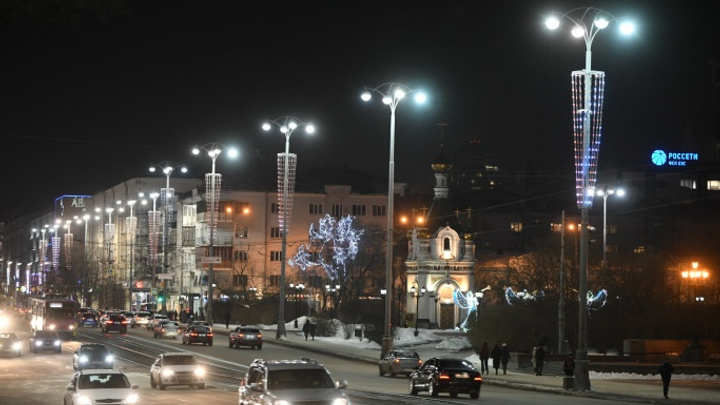 В мэрии рассказали, как будут светиться новые гирлянды на проспекте Ленина в праздники