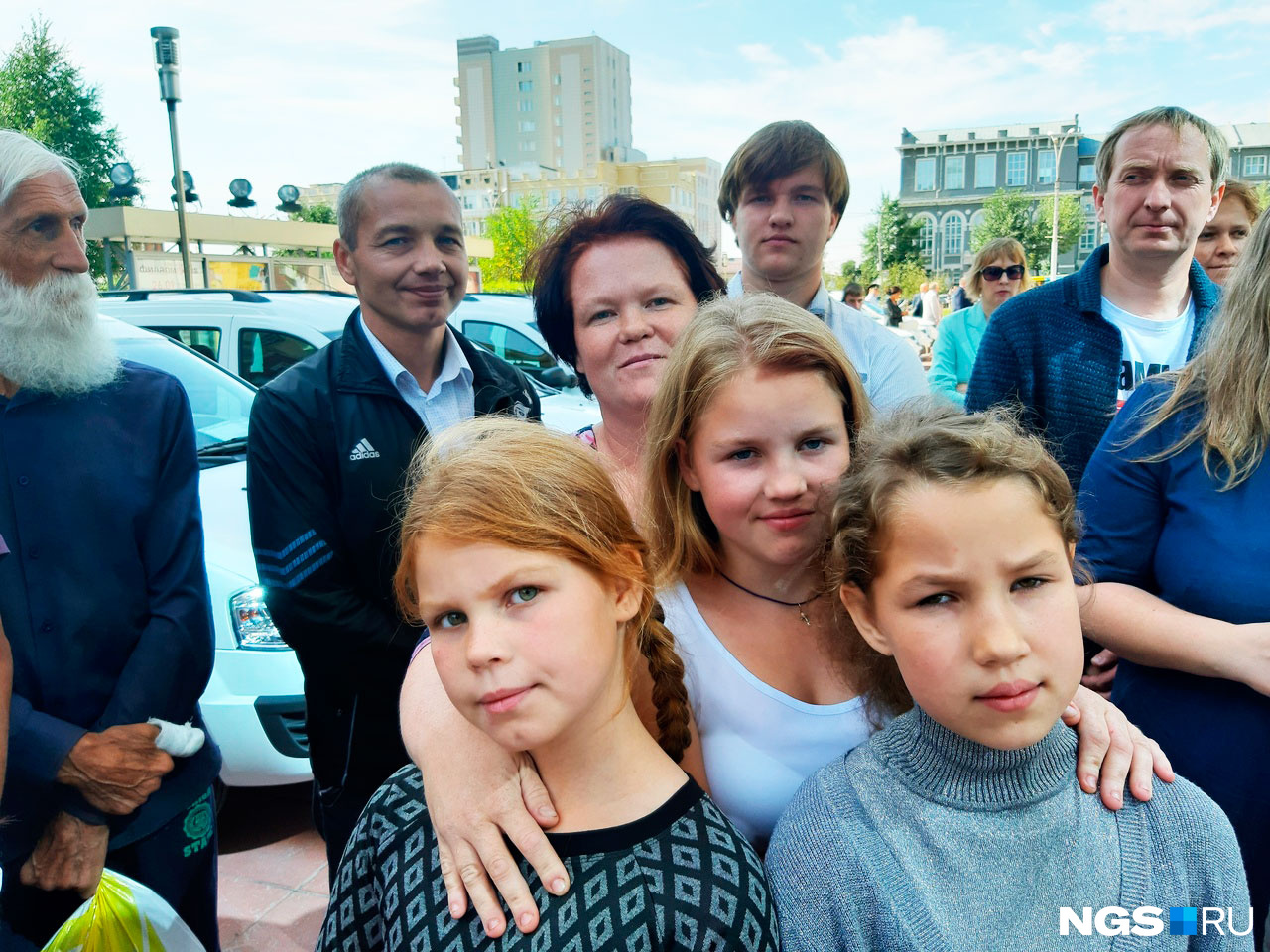 Год семьи новосибирская область. Многодетные семьи Новосибирска. Фото многодетных семей Новосиба. НГС новости семья Виноградовых многодетных.