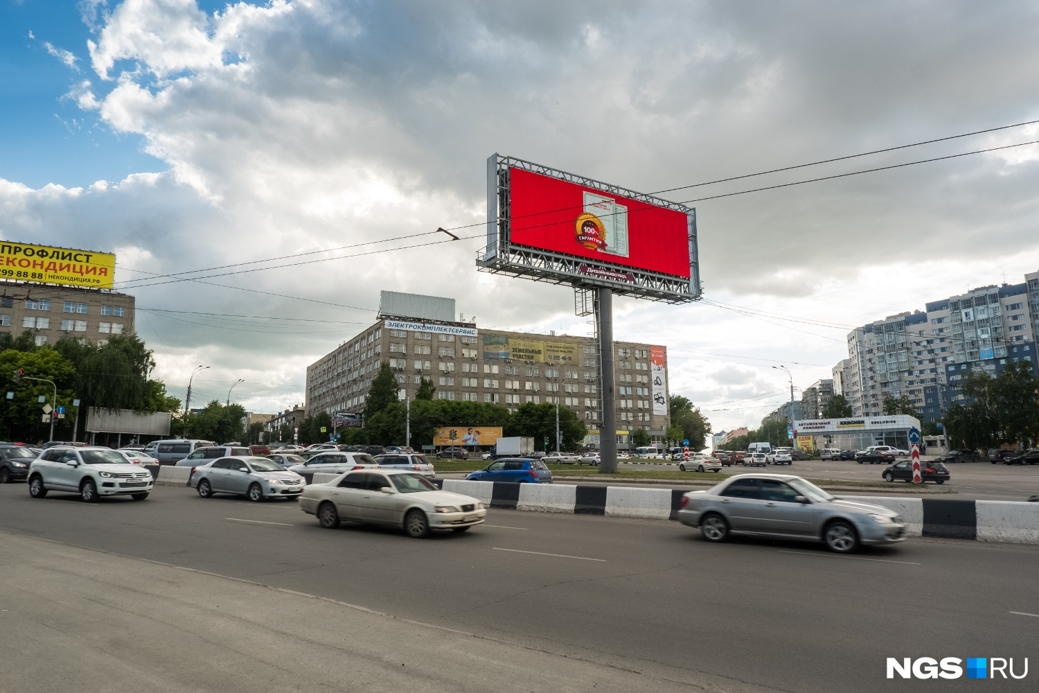 Площадь Лыщинского обзаведётся длинным надземным пешеходным переходом сразу через три улицы 
