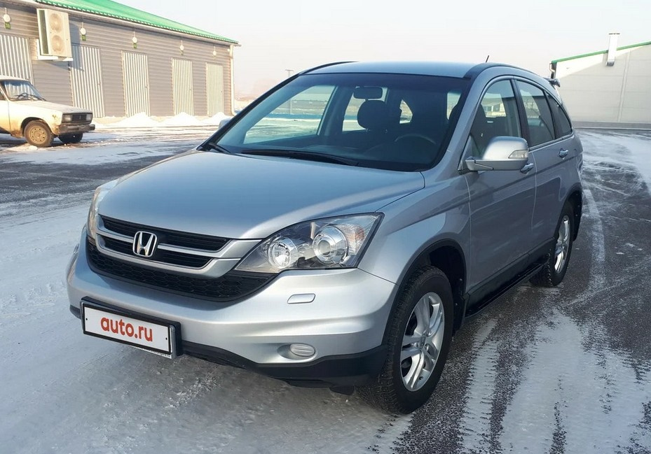 Honda CR-V хоть и японский кроссовер, в Россию поставлялся либо из Европы, либо из США Honda CR-V хоть и японский кроссовер, в Россию поставлялся либо из Европы, либо из США