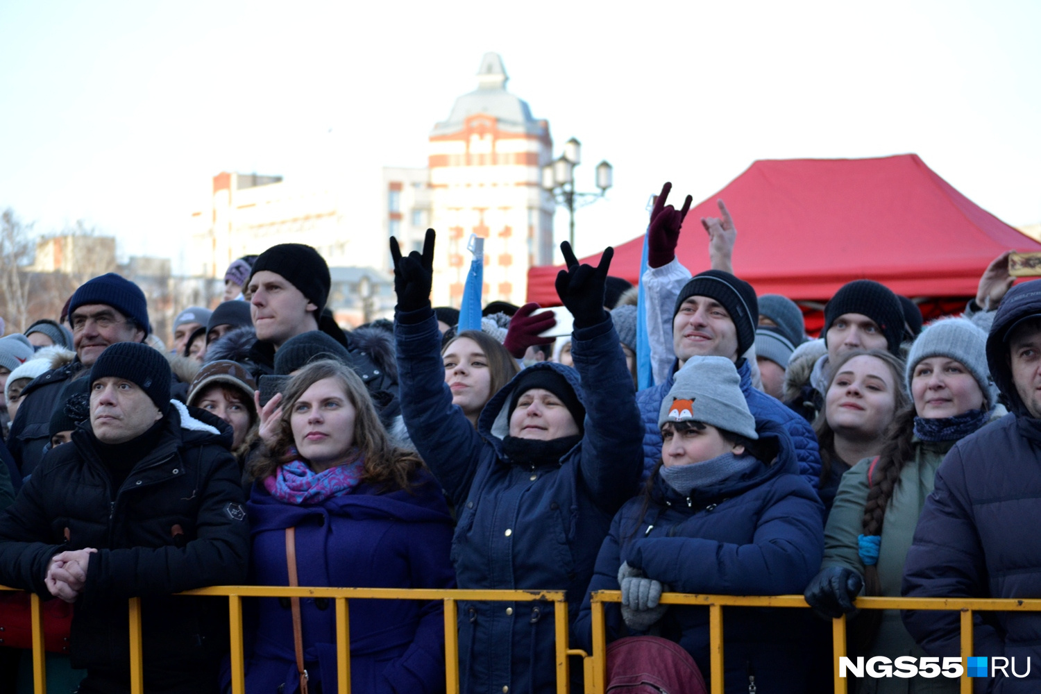 Собраться на площади. Соборная площадь Омск концерт. Концерт 18 марта Омск. Концерт в Омске сегодня на Соборной площади. Концерт ЛДПР на Соборной площади Белгорода 1999 год.